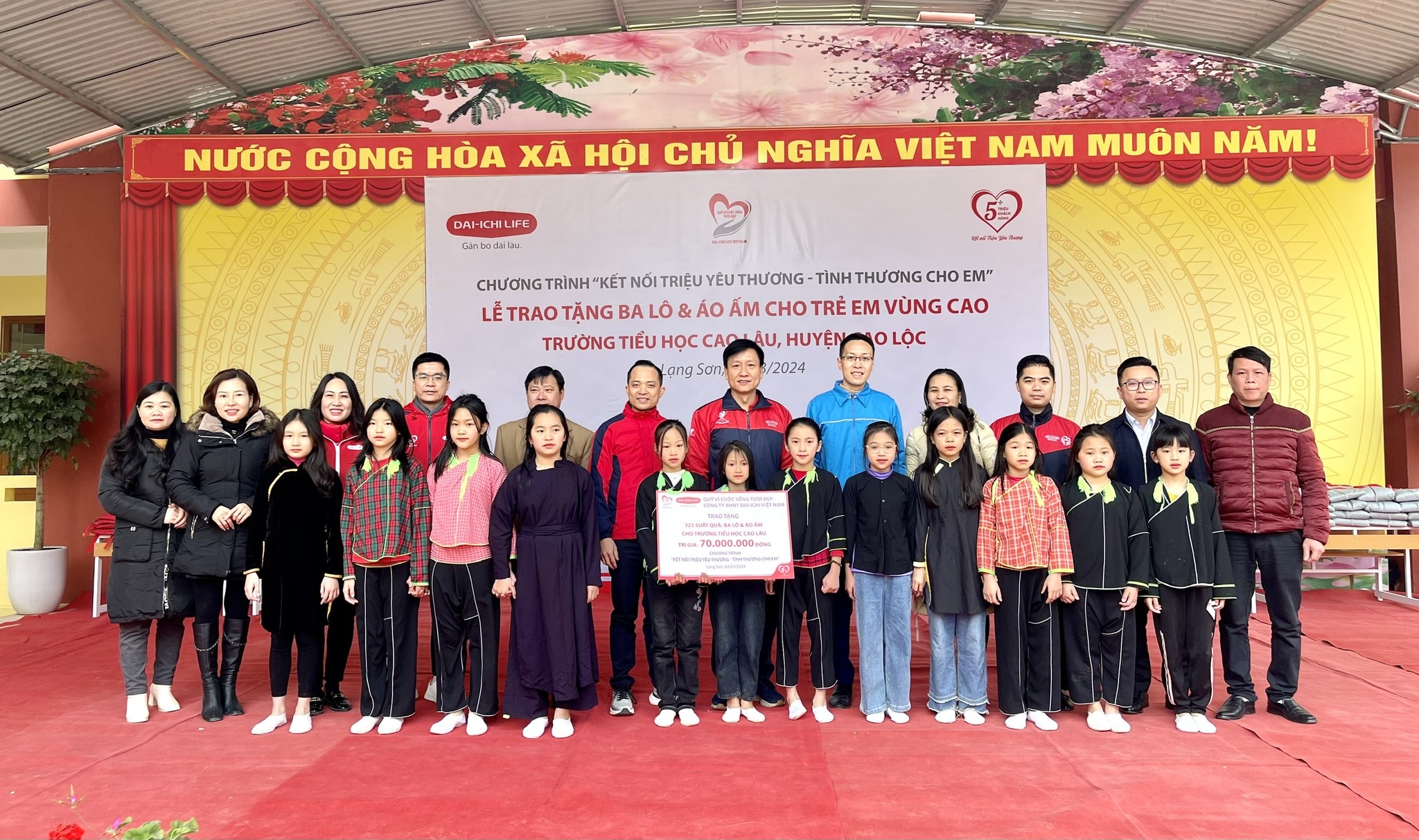 Dai-ichi Life Việt Nam lan tỏa “Tình thương cho em” đến các trường học vùng cao tại Lạng Sơn, Cao Bằng và Sơn La